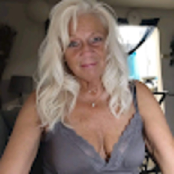 Meet your Posher, Debi - Picture 1 of 1